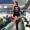 Menonton pertandingan Cristiano Ronaldo bersama Juventus, Georgina Rodriguez tak lupa untuk berpose OOTD dari bangku penonton.