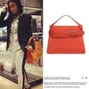 fashion selebriti indonesia, casing handphone termahal, handphone seleb