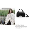 fashion selebriti indonesia, casing handphone termahal, handphone seleb
