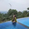 Wulan Guritno Pakai Bikini