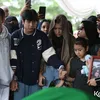 Keluarga di pemakaman Gary Iskak