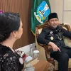 Potret Arumi Bachsin dan Emil Dardak berbinang di ruang kerja baru