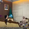 Potret Arumi terima tamu di ruang kerja baru Emil Dardak