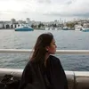 Yasmin Napper melihat perahu di Istanbul