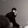 Yeo Jin Goo Duduk di Sofa