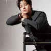 Yeo Jin Goo Menatap ke Arah Kamera