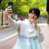 Yoo Yeon Seok Selfie Pakai Hanbok
