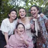Foto terbaru keluarga besar Yuni Shara