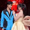 Zahra Sima memegang bahu Eby DA