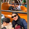 Zaskia Sungkar naik wahana saat liburan