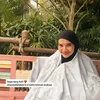 Zaskia Sungkar menyusui