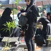 Ayu Ting Ting Nyekar ke Makan Keponakan