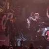 Tak Punya Tiket, Penggemar 5SOS Paksa Masuk Lokasi Konser