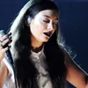Selalu Diminta Senyum di Depan Kamera, Lorde Sebal!