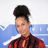 Alicia Keys Jadi Host Wanita Pertama Grammy Sejak 14 Tahun