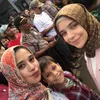 Ayu Azhari Ajarkan Anak Peduli Sesama dengan Kunjungi Korban Tsunami Banten