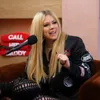Avril Lavigne Tanggapi Teori Konspirasi Body Double, Jawab Santai Sambil Tertawa - Anggap Teori Tersebut Lucu