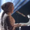 Nyanyikan Lagu 'I STILL HAVEN'T FOUND WHAT I'M LOOKING FOR' Karya U2 di Panggung America Got Talent, Putri Ariani Dipuji Bono Vokalis U2