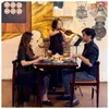 4 Potret Makan Malam Romantis Kevin Aprilio dan Vicy, Ditambah Suasana Alunan Biola Langsung