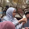 4 Potret Oki Setiana Dewi Asyik Berburu Takjil di Mesir Bareng Anak-Anaknya, Bantu Kurangi Kangen dengan Makanan Indonesia
