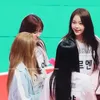 5 Potret Interaksi Girlgroup Gen 5 di ISAC 2025 yang Akrab Bak Teman Lama