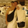 7 Potret Penampilan Seleb yang Putuskan Mualaf saat Umrah, Langsung Bikin Pangling