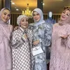 Paling Ganteng Sendiri, Ini Potret Aming Satu Bingkai dengan Para Seleb Cantik dari Camelia Malik hingga Dewi Gita