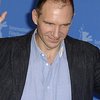 Ralph Fiennes Bakal Garap 'INVISIBLE WOMAN'