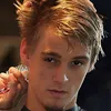 [Foto] Tampil di Boston, Aaron Carter Hajar 4 Fans NKOTB!