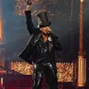 Adam Lambert Rilis Single yang Bertajuk HOLDING OUT FOR A HERO