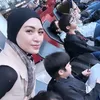Adi Nugroho dan Donita Bagikan Potret Kedua Anaknya Tetap Mengerjakan Tugas meski Tengah Liburan