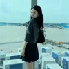 Ahn Yujin IVE Tampil Natural di Bandara, Pasangkan Rok Denim dengan Sweater