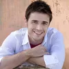 Operasi Pergelangan Tangan, Kris Allen Tetap Jalani Tur