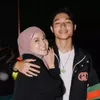 7 Potret Artis dan Seleb Cantik Bareng Anak Bujangnya, Putra Sarah Azhari Ganteng Parah
