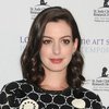 2 Bulan Setelah Melahirkan, Anne Hathaway Montok Mempesona