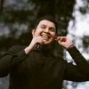Arti dan Makna Lagu Jatuh Suka – Tulus, Tentang Kebahagiaan Awal Saat Jatuh Cinta