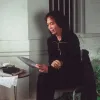 Arti Makna Cinta - Chrisye, Kisahkan tentang Perasaan Jatuh Cinta yang Tulus