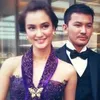 World Premiere 'HELLO GOODBYE', Atiqah Hasiholan Kenakan Batik