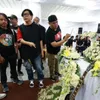 Band GIGI Datangi Rumah Duka Ricky Siahaan, Sempat Tempelkan Stiker di Peti Jenazah Ricky Siahaan