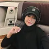 8 Outfit Poppy Bunga yang Stylish Banget, Tampil Kece dengan Berjilbab - Cocok Jadi Inspirasi Kamu Nih!