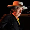 Bob Dylan Akan Segera Terima Penghargaan Nobel-nya