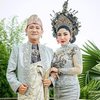 8 Potret Bella Shofie dan Suami Pose Mesra Pakai Baju Adat Bali, Serasa Jadi Pengantin Lagi