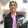 11 Potret Terbaru Suri Cruise yang Sudah Remaja, Pakai Baju Tidur - Celana Belel Tetap Secantik Princess!