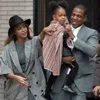 [FOTO] Liburan Romantis, Beyonce & Jay Z Tertangkap Ciuman Mesra