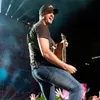 Menikmati Lagu-Lagu Balada di Buckeye Country Superfest