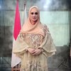 Outfit Mulan Jameela Saat Hadiri Pelantikan DPR Dikritik Pengamat Fashion