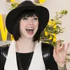 Carly Rae Jepsen Raih Penghargaan Dari 'MTV Movie and TV Award'