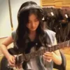 Sudah Cantik, Jenius Main Gitar Pula, Sempurna!