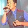 Eru Persembahkan Black Glasses Untuk Ayu Dewi