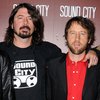 Foo Fighters Bawakan 'Dirty Water' Secara Live di Paris